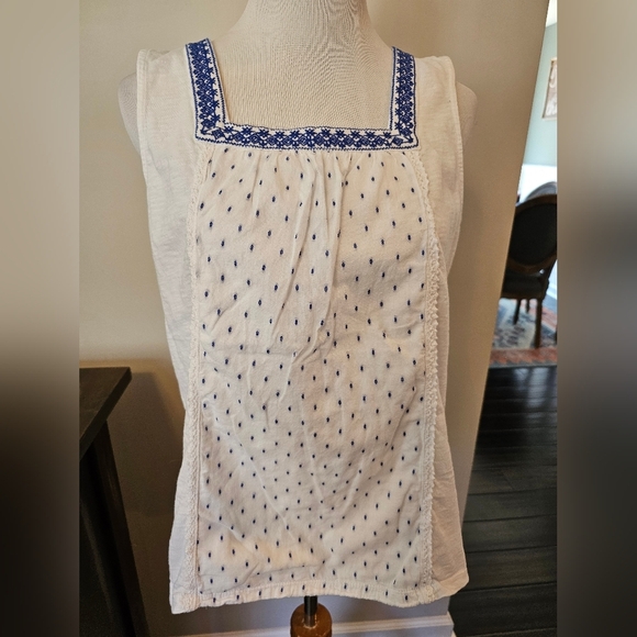 Talbots Women's Size Medium White Blue Square Neck Embroidered Sleeveless Top - Picture 7 of 10